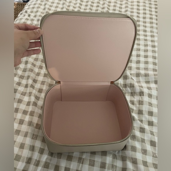 Hollis structured makeup case - Picture 2 of 8